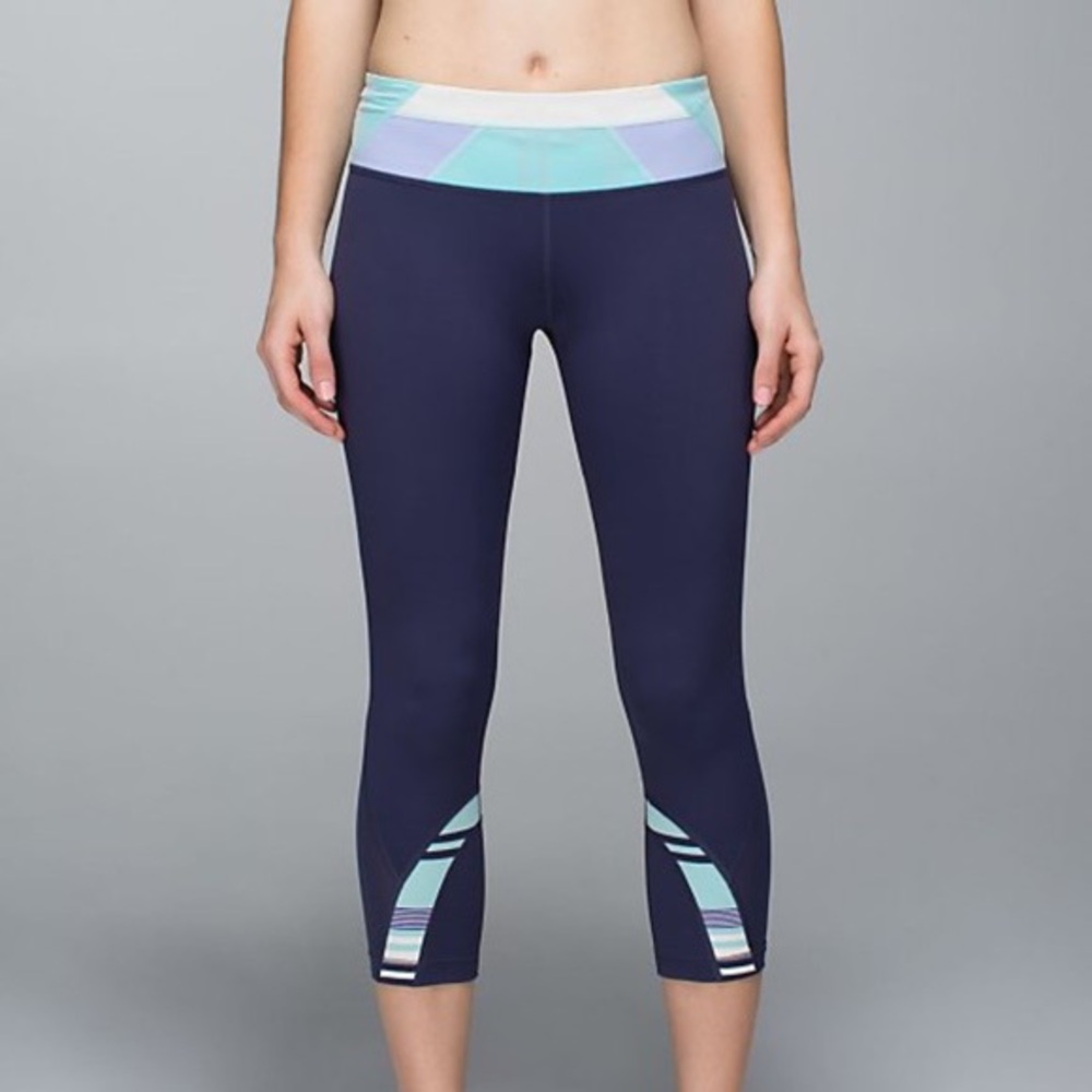 Lululemon run inspire crop II cadet blue quilt